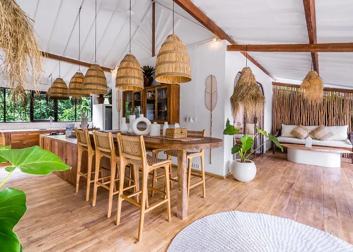 Spacious 3bdrs Walkable To Bingin Uluwatu (Bali)