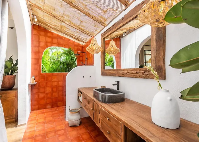 Spacious 3bdrs Walkable To Bingin Villa *